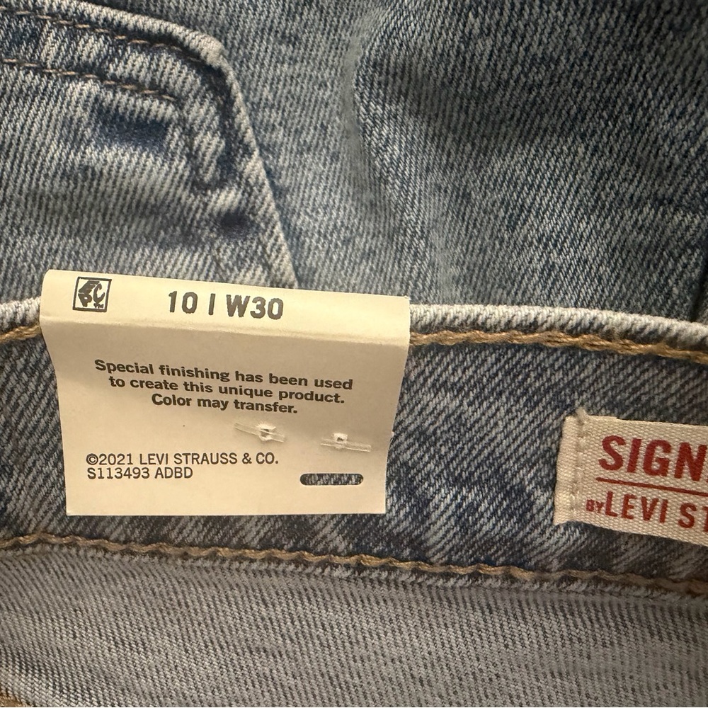 Signature Levi Strauss 9 High Rise Jean Shorts Size 10/ Waist 30 - Picture 6 of 6
